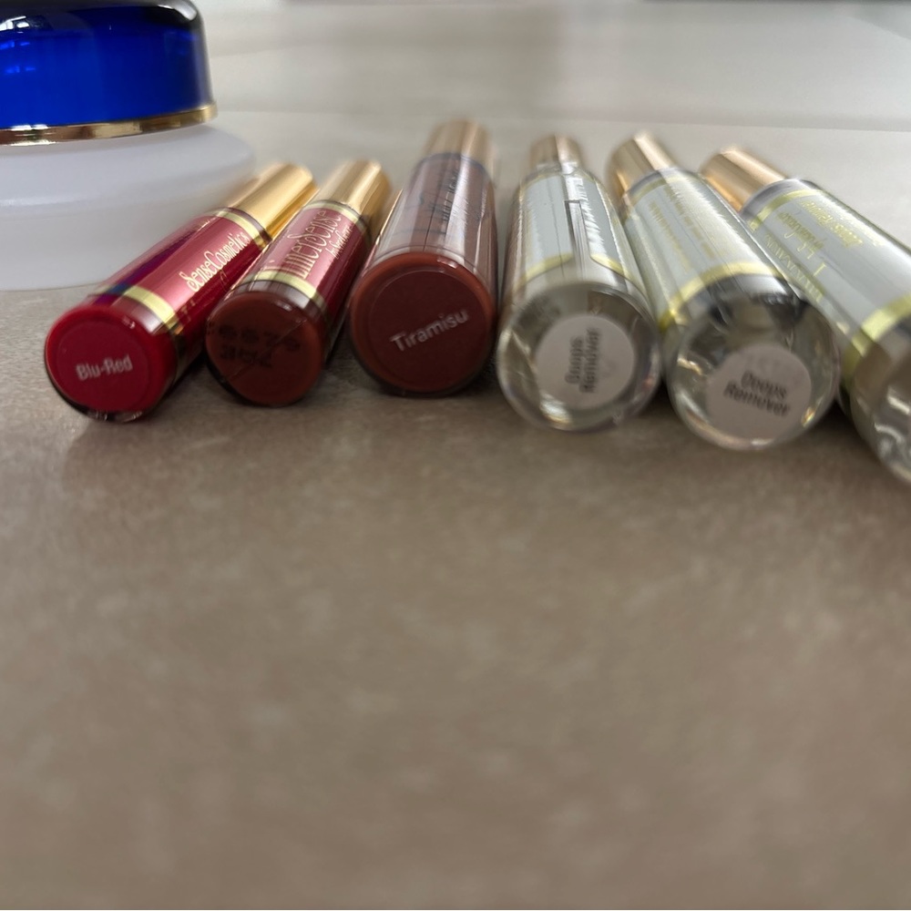 Assorted Lipstick Set with Gold Accents - Picture 3 of 3